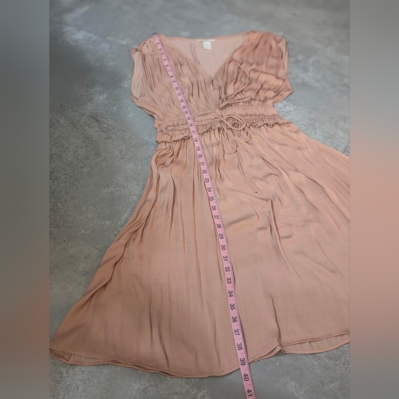 H&M V-Neck Dress-Powder Pink (Rose Gold)-Size 8 - Picture 9 of 9
